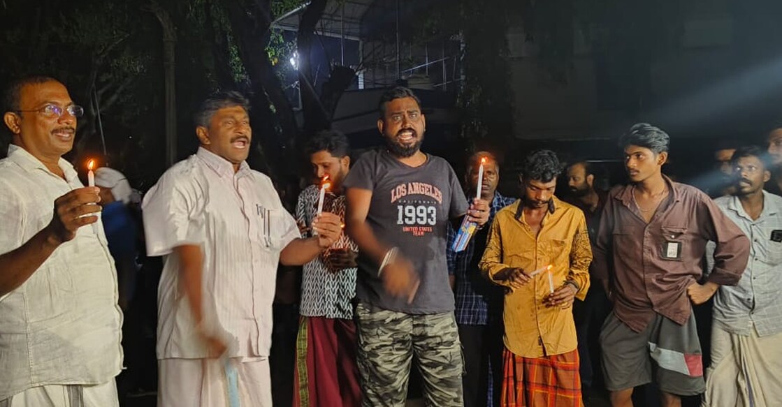 A protest was held in front of the SAT Hospital in Thiruvananthapuram, followed by a power outage. Photo: Rinku Raj Mattancherriyil/Manorama.