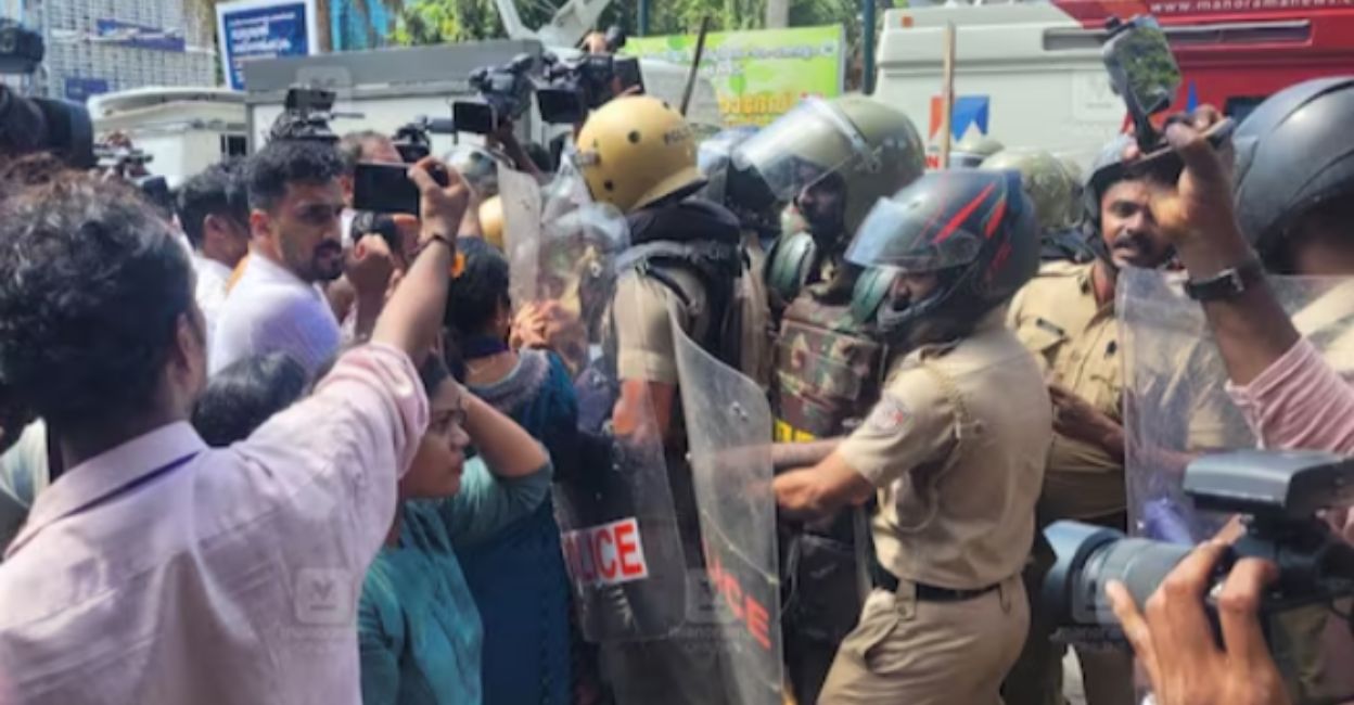 youth-congress-march-protest.jpg Police lathi-charged and used water cannons to stop activists who tried to cross the barricades. Photo: Rinkuraj Mattancheriyil/Manorama
