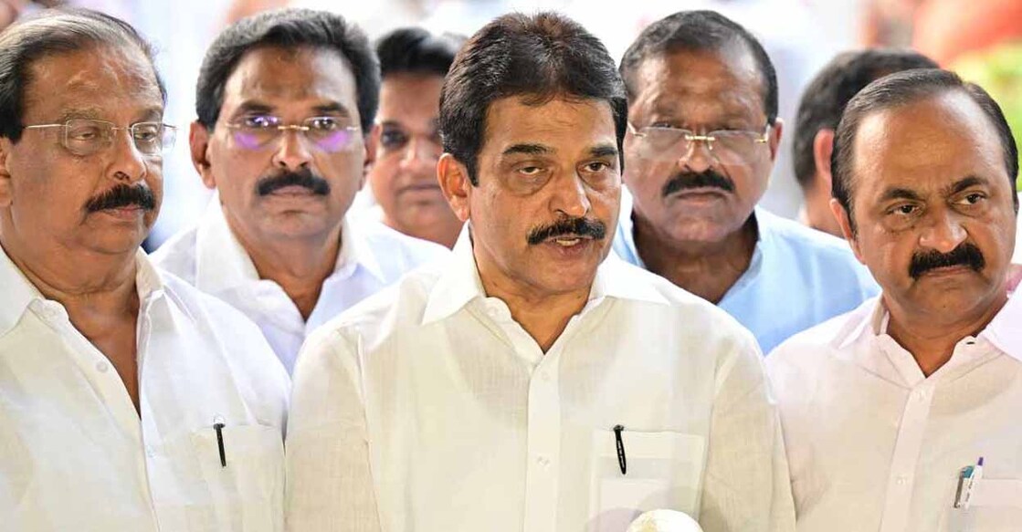 Congress leaders addressing the media. Photo: Manorama News