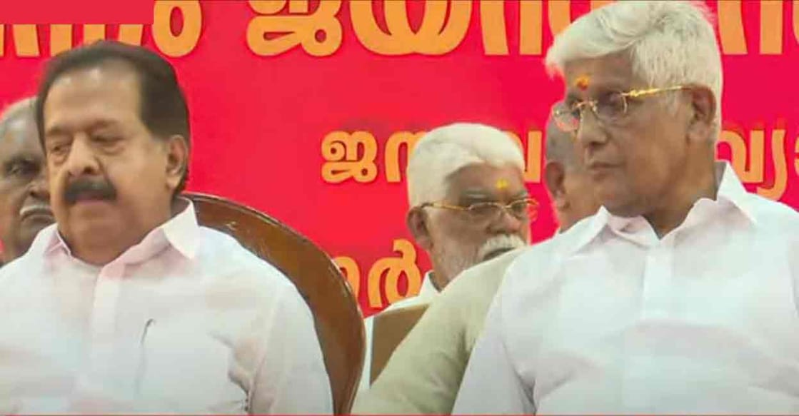 NSS General Secretary G Sukumaran Nair welcomed Ramesh Chennithala to the event. Photo: Screengrab/Manorama News