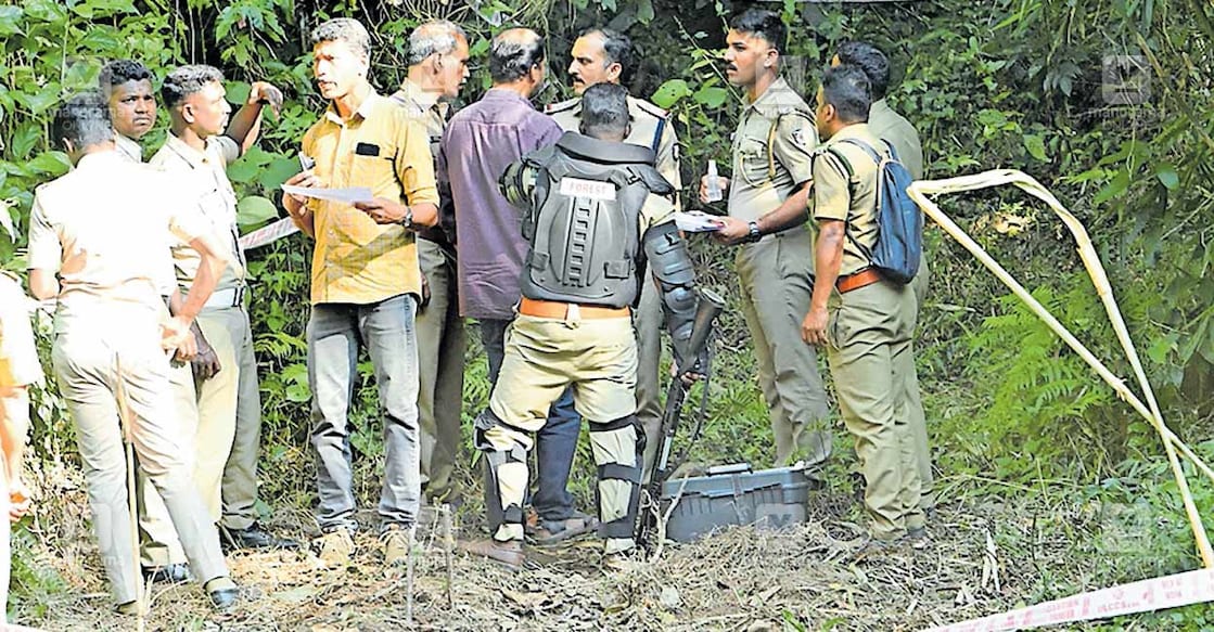 Forest officials and police at Pancharakolli, Wayanad. Photo: Manorama