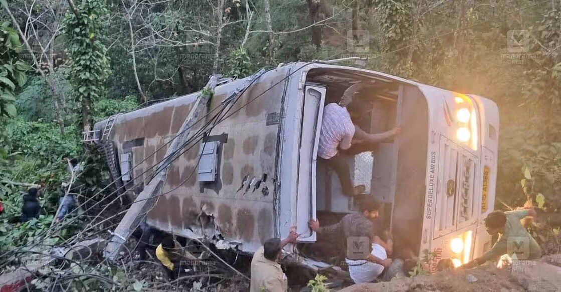The KSRTC bus overturned near Pulluppara. Photo: Special Arrangement