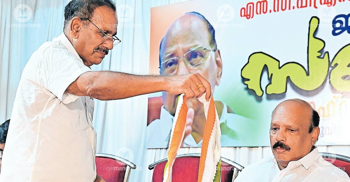 AK Saseendran and Thomas K Thomas. File Photo: Manorama