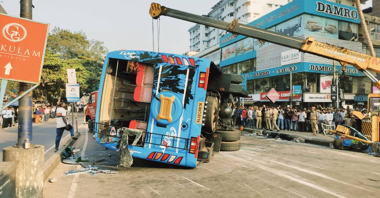 kozhikode-bus-accident