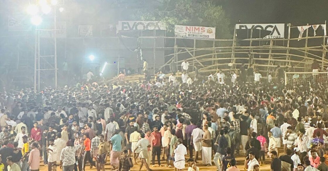 palakkad-football-gallery-accident