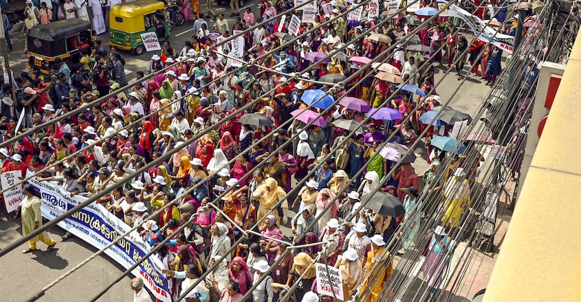 asha-workers-secretary-blockade asha-workers-secretary-blockade