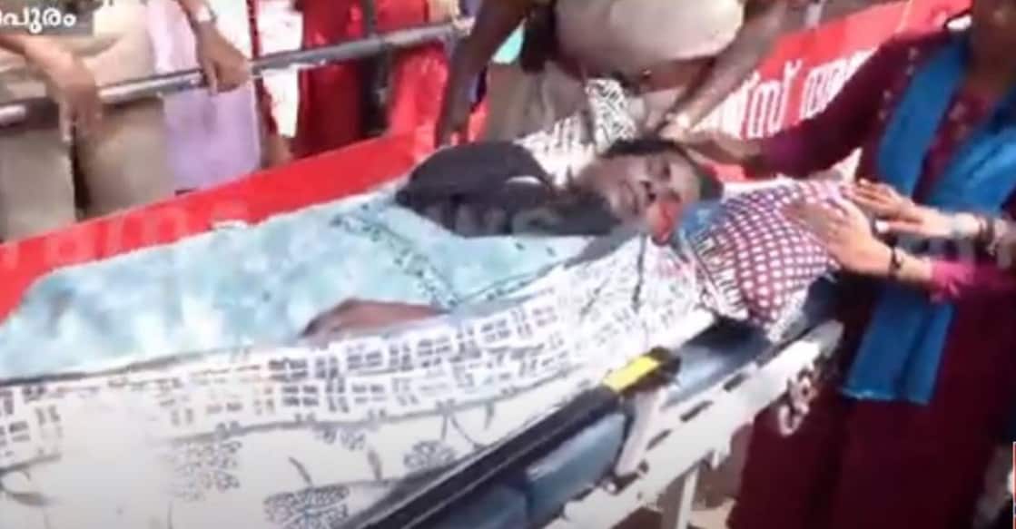 Sobha, ASHA worker on hunger strike shifted to Government General Hospital in Thiruvananthapuramm. Photo: Screengrab/ Manorama News