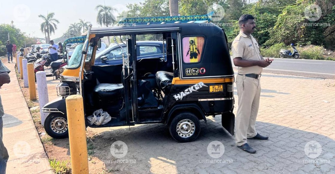Police seized the autorickshaw and took two into custody for carrying unaccounted money worth Rs 2 crore. Photo: Special Arrangement