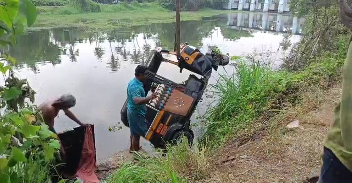 The autorickshaw was retrieved using a crane by Monday afternoon. Photo: Special arrangement. 