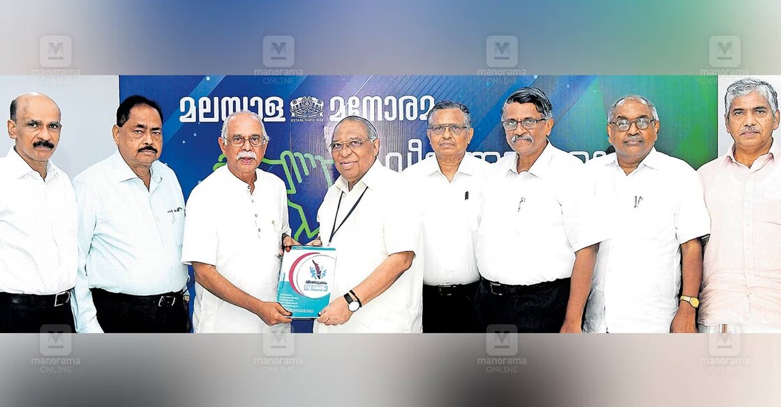 dgp kerala Malayala Manorama Chief Editor Mammen Mathew receives the defence document from former RAW chief P K Hormis Tharakan. Former DGPs A. Hemachandran, K. P. Somarajan, and Jacob Punnoose, along with G. Vijayaraghavan, former member of the State Planning Board and moderator of the discussion, and former DGPs Dr Alexander Jacob and Dr Jacob Thomas are nearby.
Photo: Manorama