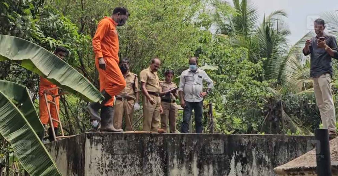 The police retrieving the body of the woman from the water tank. Photo: Manorama Online