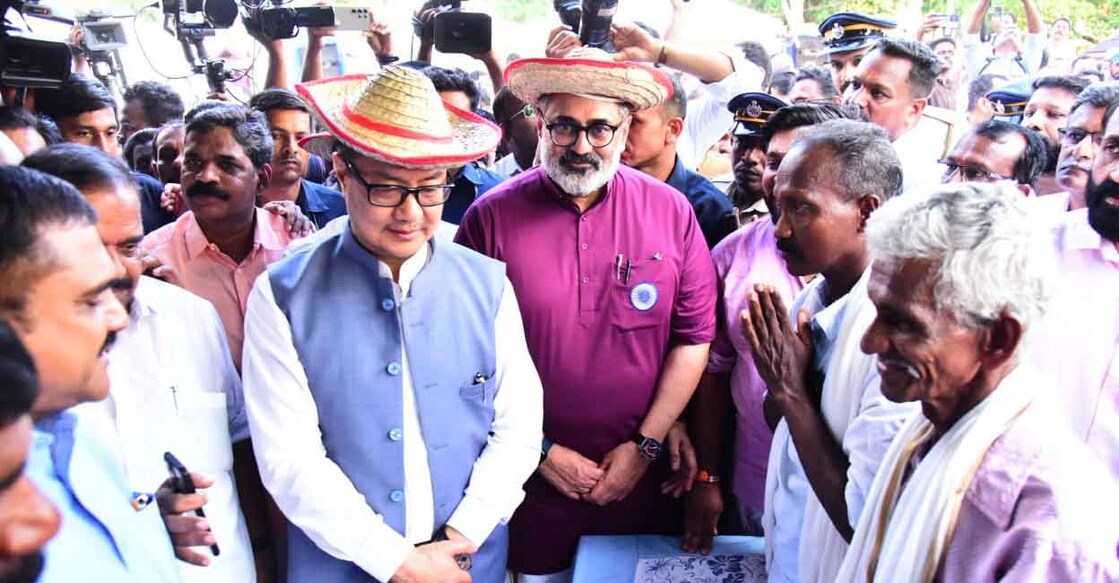 Union Minister for Minority Affairs Kiren Rijiju and BJP Kerala chief Rajeev Chandrasekhar at Munambam. Photo: X/BJPKerala