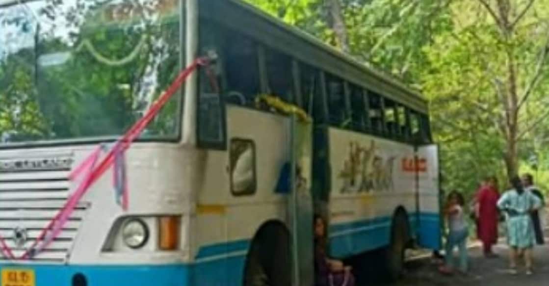 ksrtc-bus-gavi-damaged KSRTC bus en route to Gavi damaged in forest near Moozhiyar. Photo: Manorama News