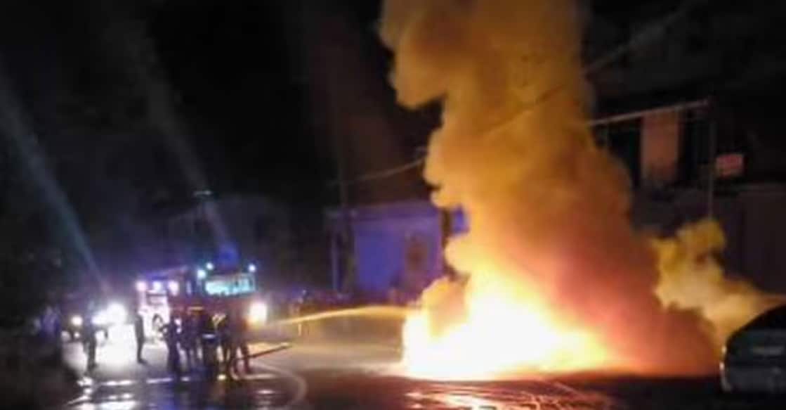 kozhikode-car-catches-fire Car catches fire on National Highway. Photo: Manorama