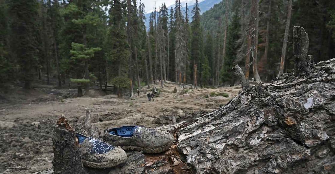 INDIA-KASHMIR-PAKISTAN-UNREST Shoes lie abandoned on a terrain, a day after tourist attack in Pahalgam, about 90 kilometres (55 miles) from Srinagar on April 23, 2025. Photo: TAUSEEF MUSTAFA / AFP