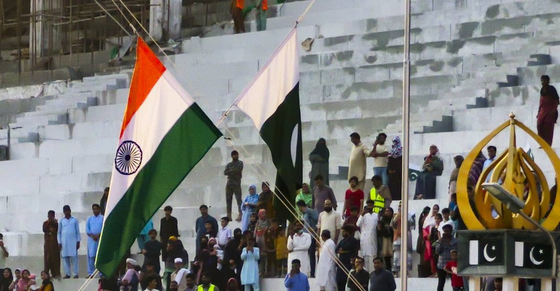 india-pak-flags India's national flag and Pakistan's national flag being lowered during the Beating Retreat ceremony at the Attari-Wagah border between India and Pakistan, near Amritsar. Photo: PTI