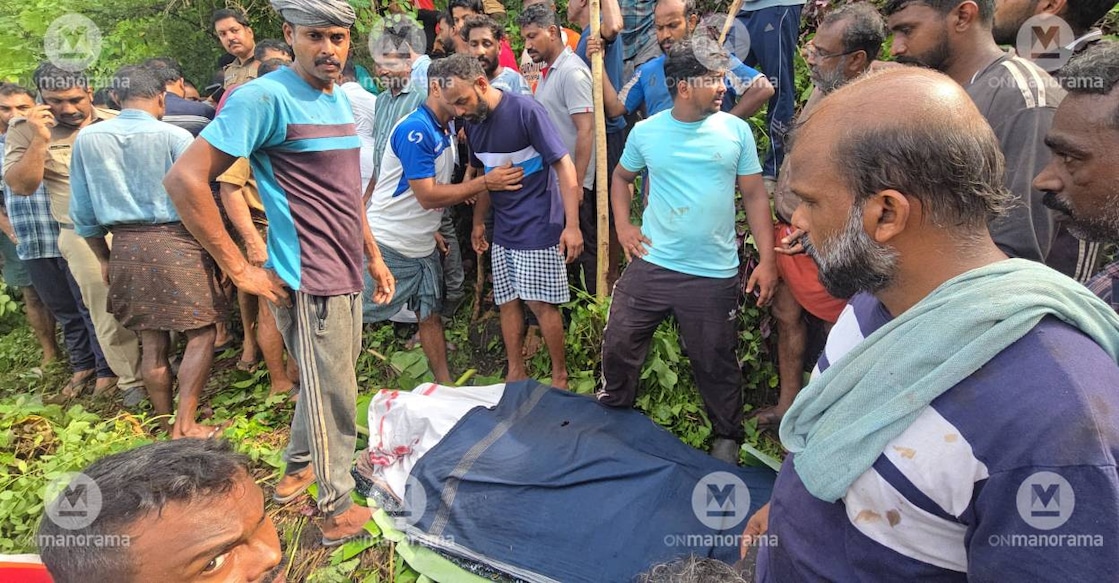 Natives protest with Gafoor's body. Photo: Special Arrangement