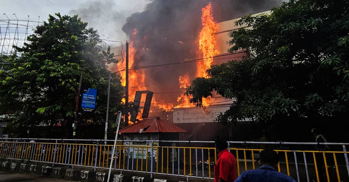 kozhikode-shop-fire-may-19 kozhikode-shop-fire-may-19