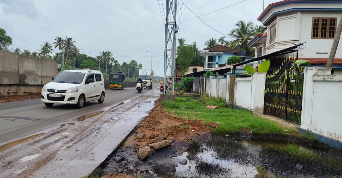 thrissur-highway-cracks thrissur-highway-cracks