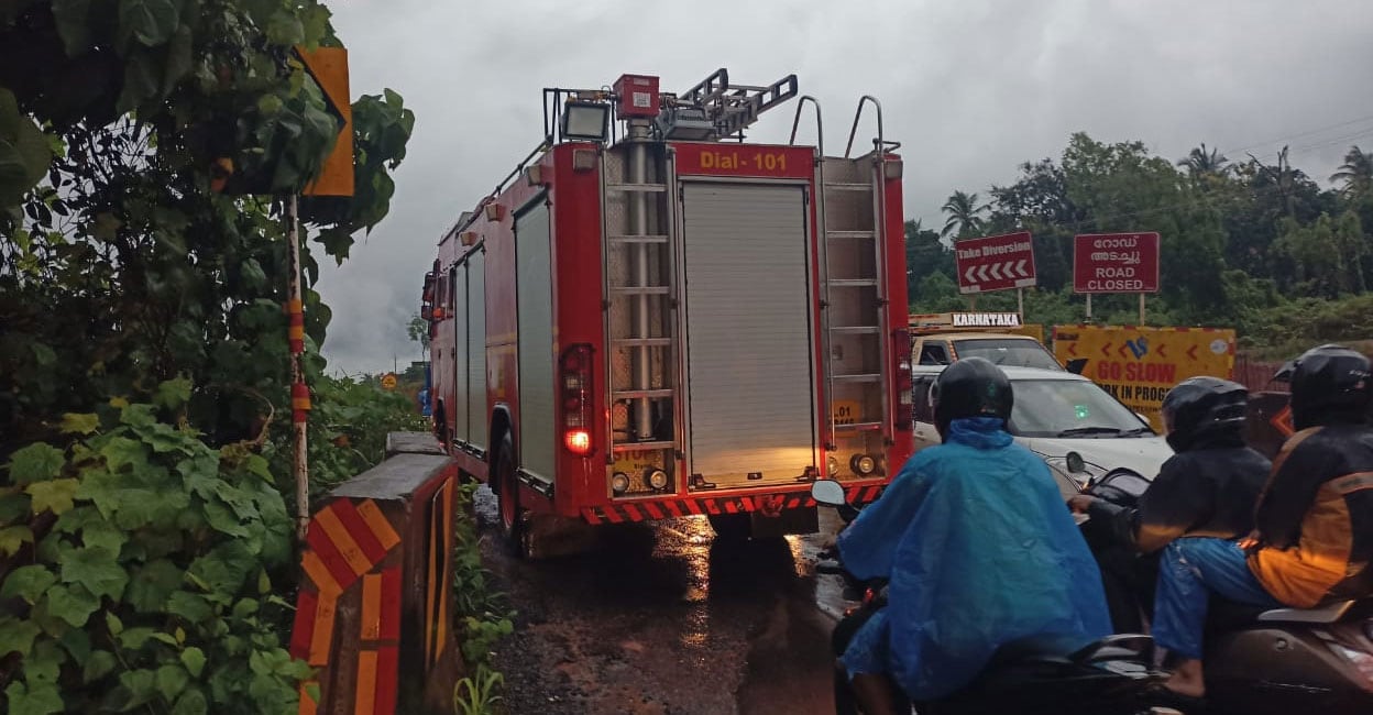 kannur-road-collapse-fire-rescue Fire and Rescue personnel arrive at the spot. Photo: Special Arrangement