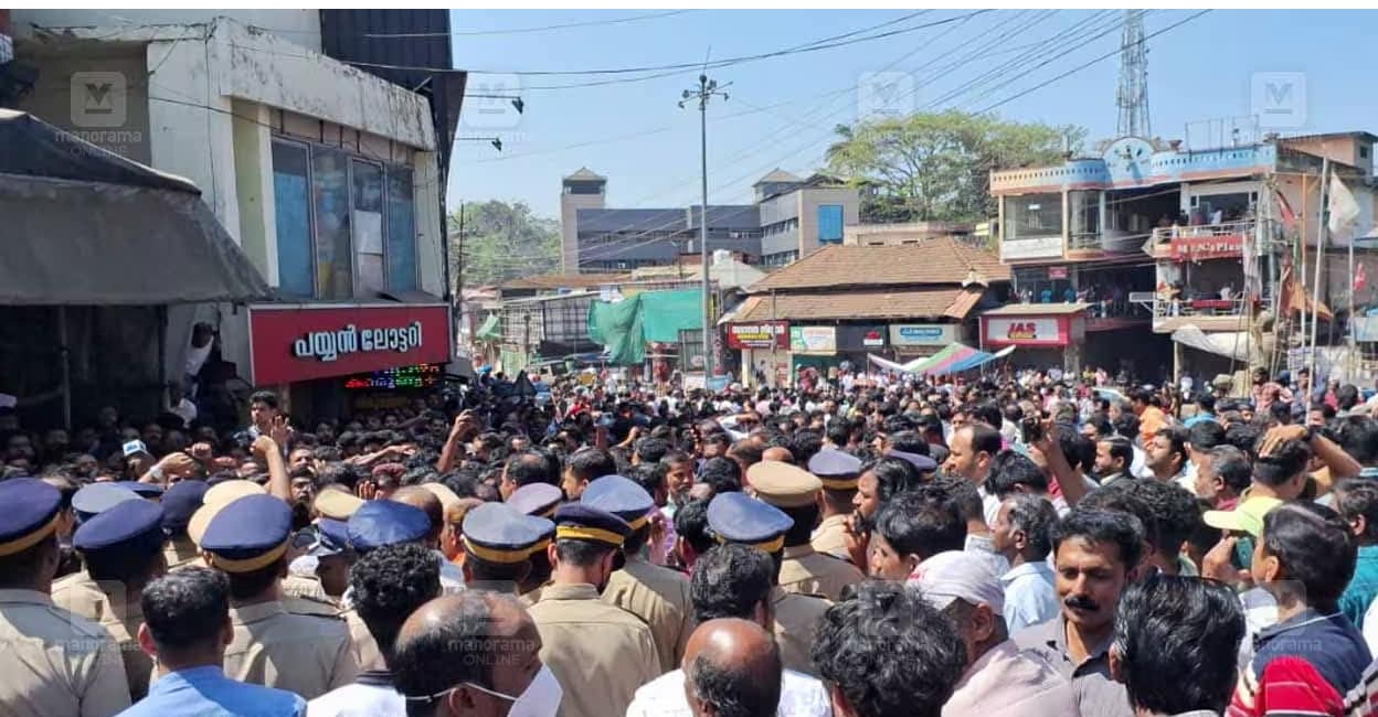 wayanad-protest-ls wayanad-protest-ls