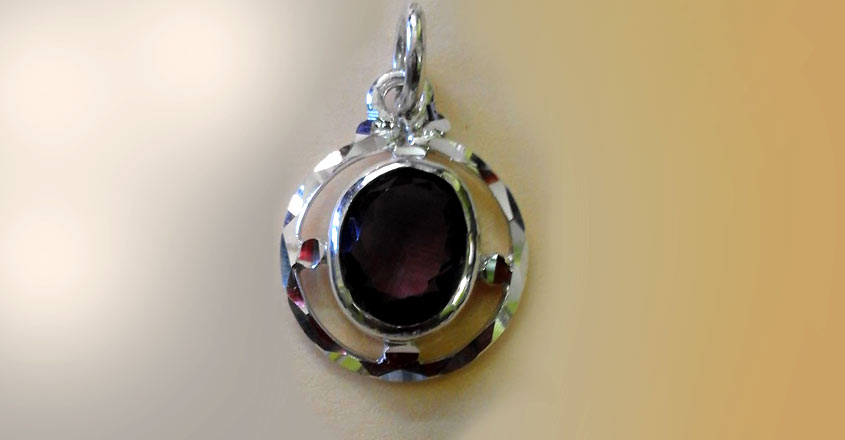 Astrological Benefits of Wearing a Garnet Gemstone