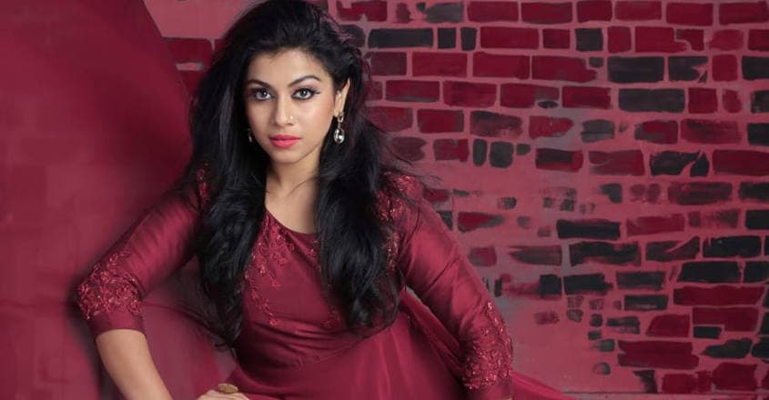 'Pretham' Sruthi is back as 'Sheena Miss' in 'Nonsense' 'Pretham' Sruthi is back as 'Sheena Miss' in 'Nonsense'