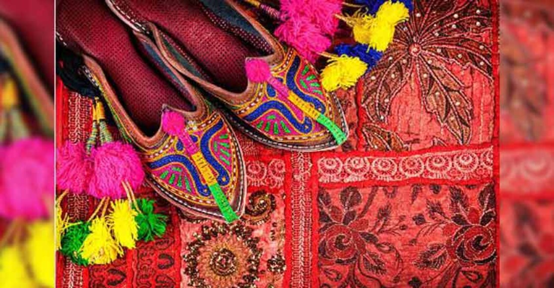 Looking for perfect shoes to match your Dussehra outfit? Try Zardosi