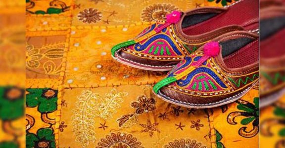 Looking for perfect shoes to match your Dussehra outfit? Try Zardosi Looking for perfect shoes to match your Dussehra outfit? Try Zardosi