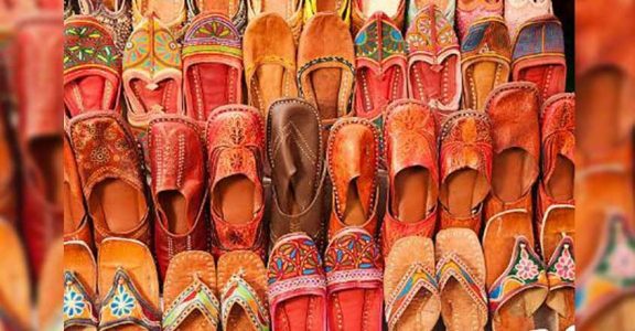Looking for perfect shoes to match your Dussehra outfit? Try Zardosi Looking for perfect shoes to match your Dussehra outfit? Try Zardosi