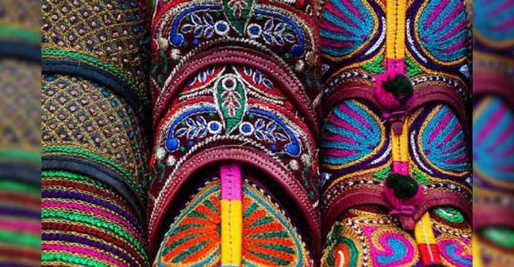 Looking for perfect shoes to match your Dussehra outfit? Try Zardosi Looking for perfect shoes to match your Dussehra outfit? Try Zardosi