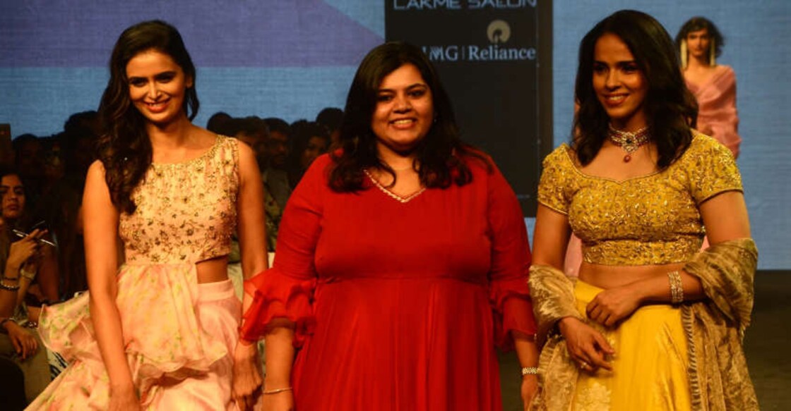 Shuttler Saina Nehwal glows in yellow at LFW