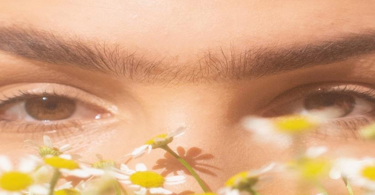 Semi-permanent make-up for alluring brows & lips.