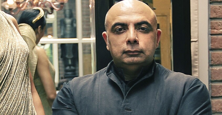 Tarun Tahiliani. Tarun Tahiliani.