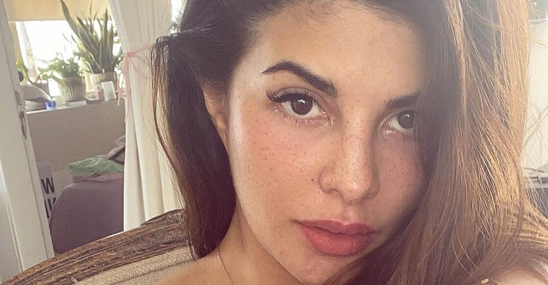 Jacqueline Fernanadez's unfiltered selfie celebrates freckles