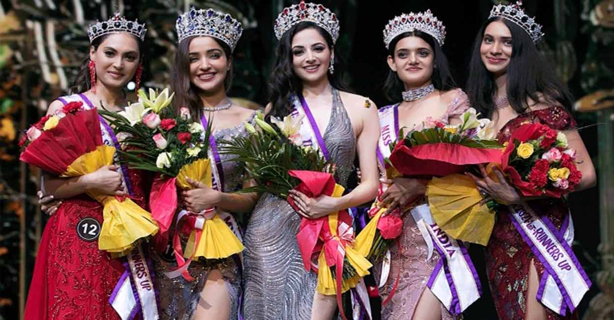 Zoya Afroz, from Mumbai crowned as the Miss India International 2021.(photo:IANSLIFE) Zoya Afroz (C) has done a lot of movies and thoroughly enjoys performing arts. Image courtesy: IANS