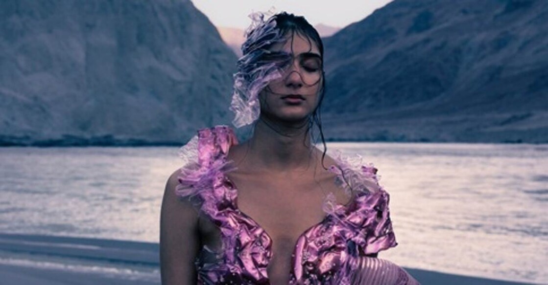 Innovating with technique, the ensembles feature hand painting through marbling pattern over discarded PVC and hand woven polymer. Image courtesy: IANS