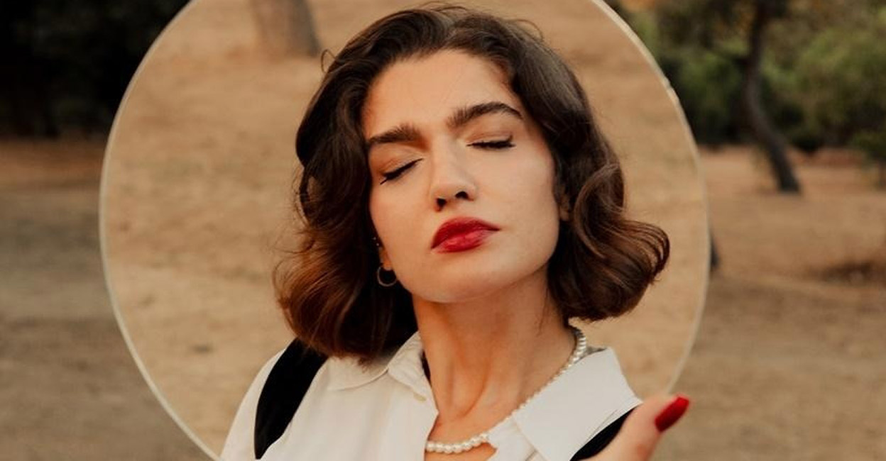 Crack the red lipstick conundrum this bridal season(IANSLIFE) Image Credit: IANS