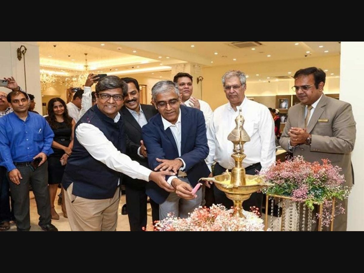 Titan showroom deals in powai
