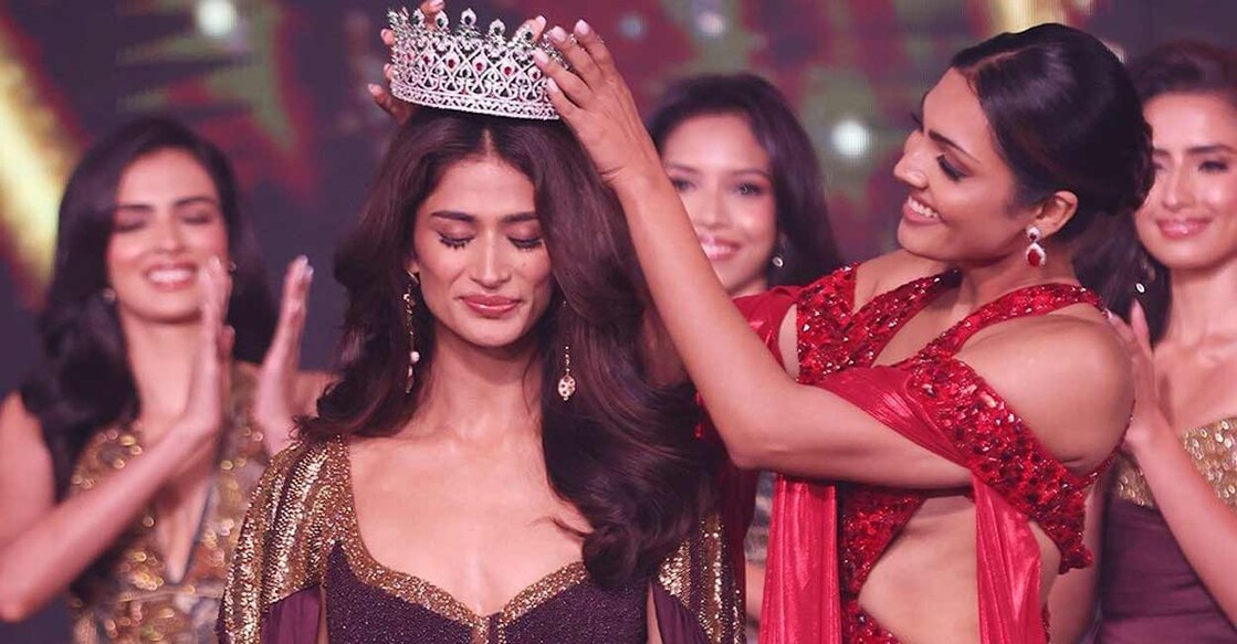 Shweta Sharda being crowned LIVA Miss Diva Universe 2023. Image courtesy: Instagram / Shwetasharda