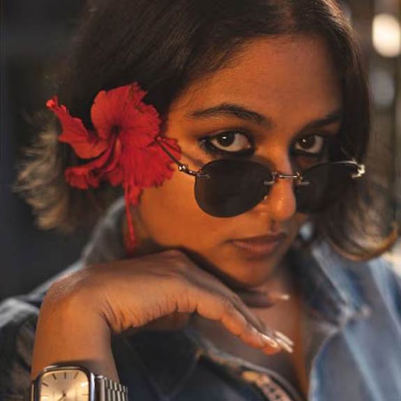 The actress shared the pictures with a hibiscus flower smiley. Photo: prayagamartin / Instagram