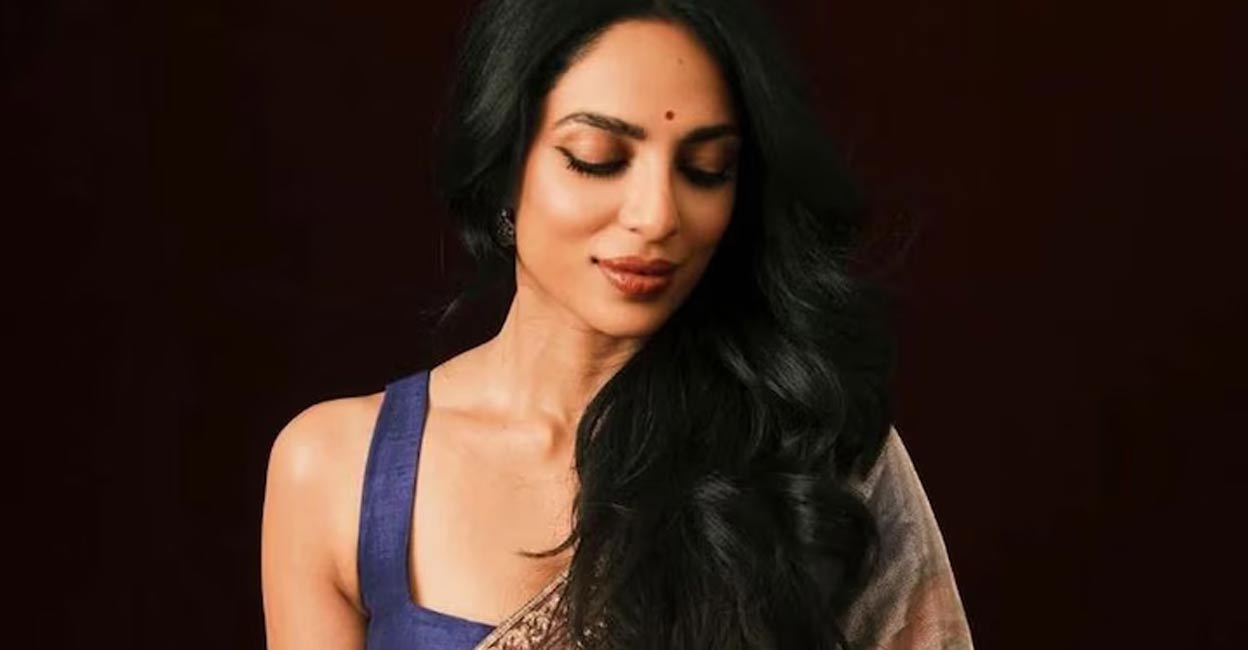 Shobitha says that oiling her hair and washing it once a week is mandatory. Photo: BollywoodFashion/Reddit