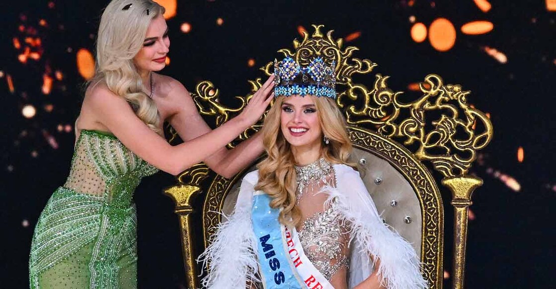 Miss World 2022 Karolina Bielawska (L) crowns Czech Republic Krystyna Pyszkova (R) after winning the 71st Miss World pageant at Jio World Convention Centre in Mumbai. Photo: Punit PARANJPE / AFP