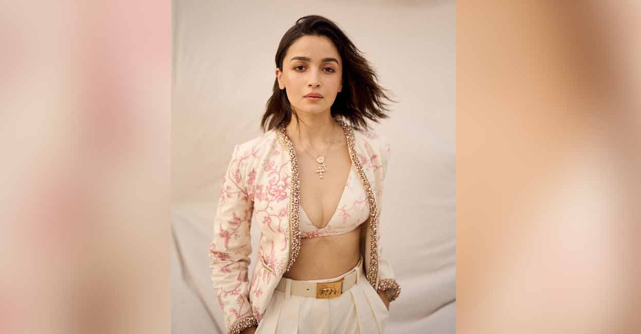 Photo: instagram.com/aliaabhatt
