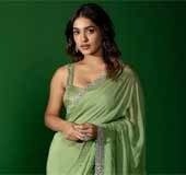 When Saniya Iyyappan impressed netizens in a beautiful green chiffon sari