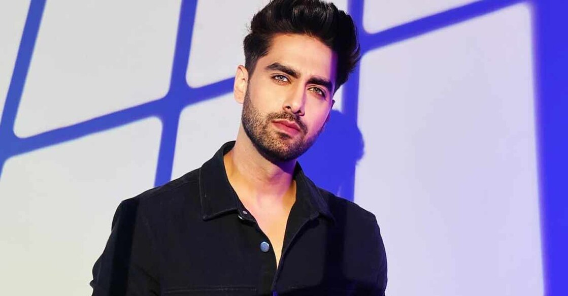 Rohit Purohit opts for lighter fabrics and darker colours to shield against potential splashes. Photo: instagram.com/rohitpurohit08