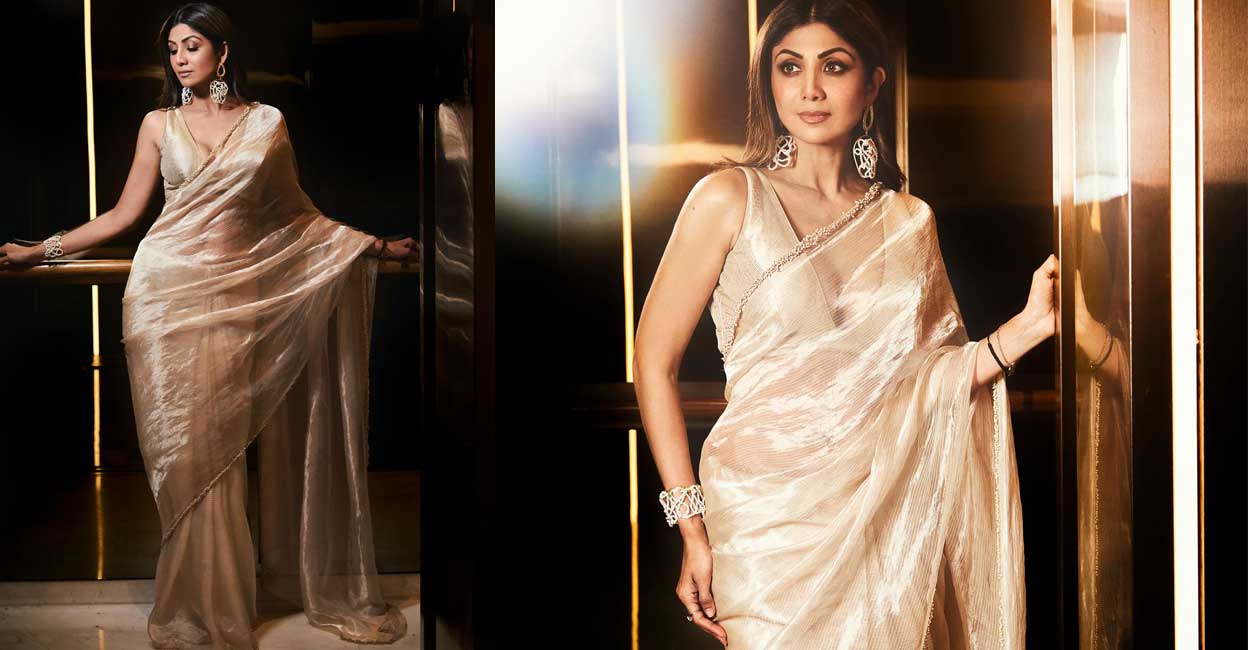 Shilpa has accessorised the look with golden earrings, and a matching bangle. Photo: instagram.com/theshilpashetty