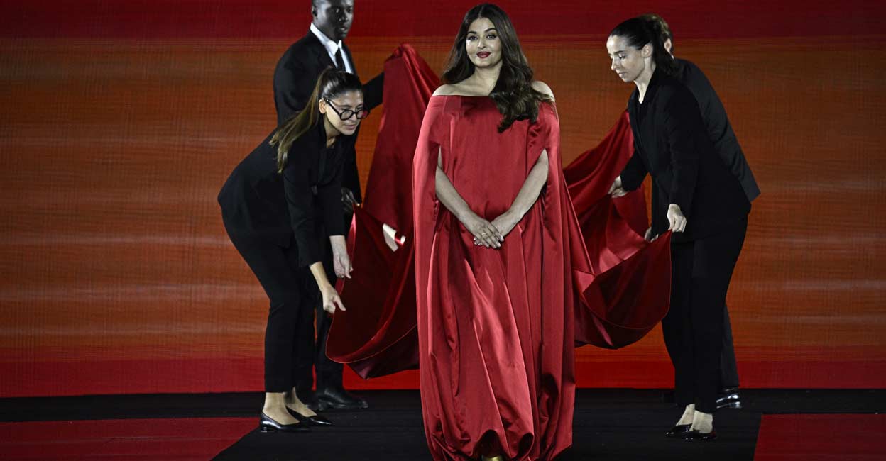 FASHION-FRANCE-WOMEN-LOREAL