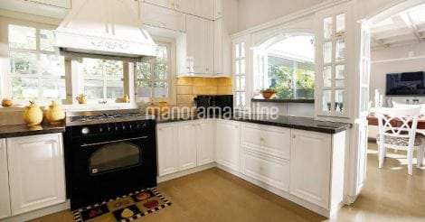 Little Lantern, aka the colonial charm of Elamakkara