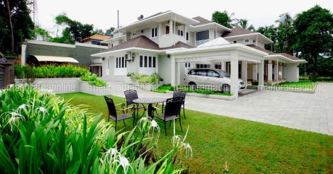classic-style-luxury-house-exterior.JPG.image.784.410